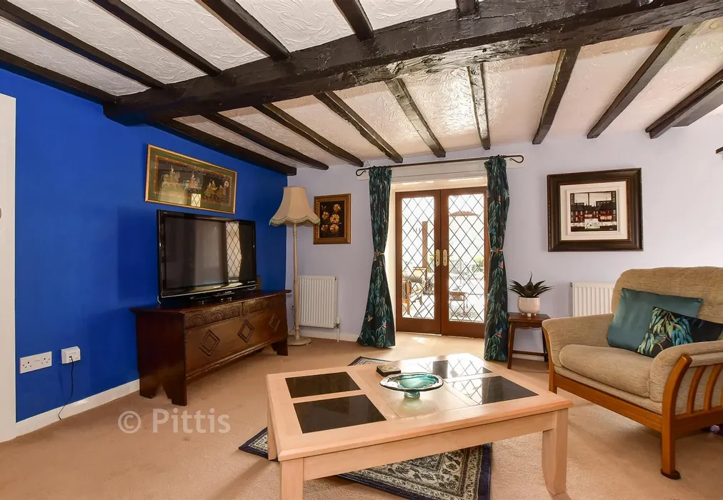 Lounge - Warlands Lane, Shalfleet, Newport, Isle of Wight - Wards of Kent