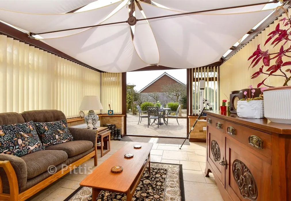 Internal Lifestyle Photograph - Warlands Lane, Shalfleet, Newport, Isle of Wight - Wards of Kent