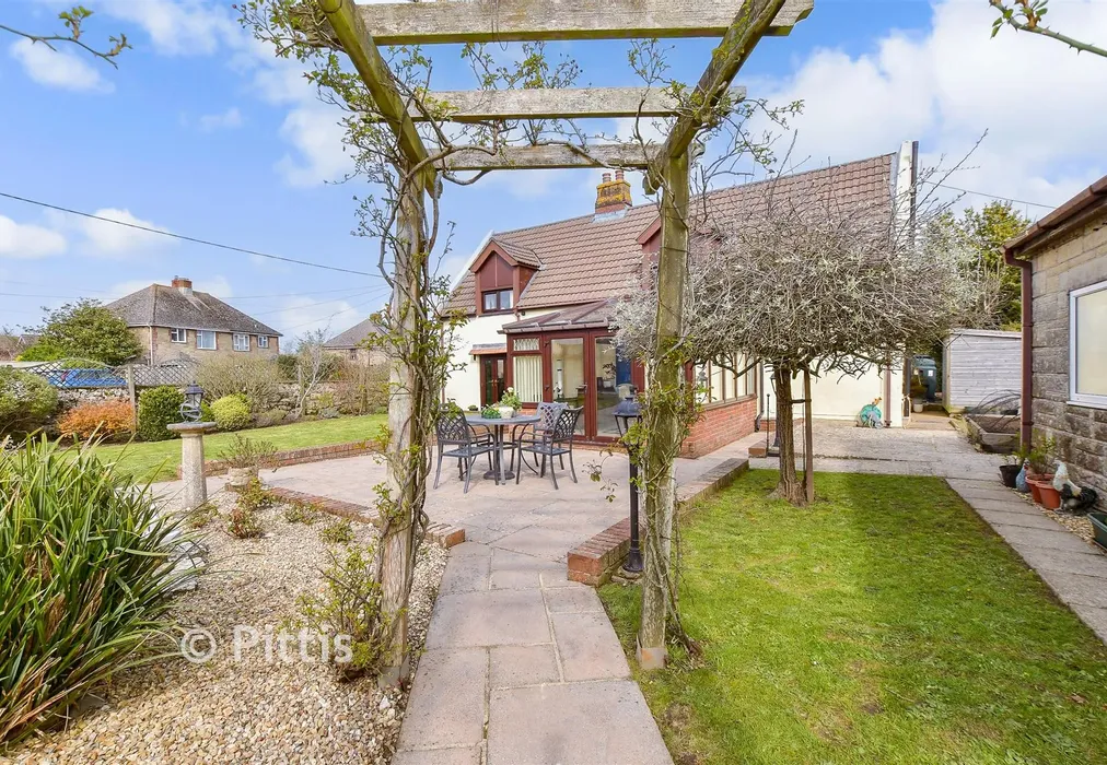 Rear Garden - Warlands Lane, Shalfleet, Newport, Isle of Wight - Wards of Kent