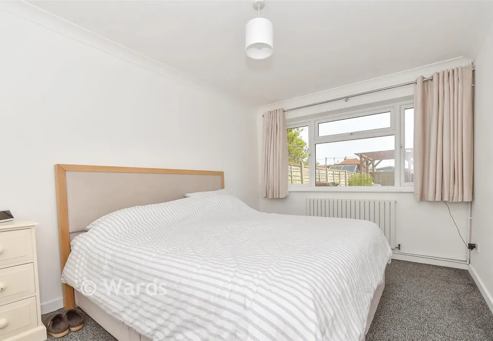 Bedroom 1 - Leonard Road, Greatstone, Kent - Wards of Kent
