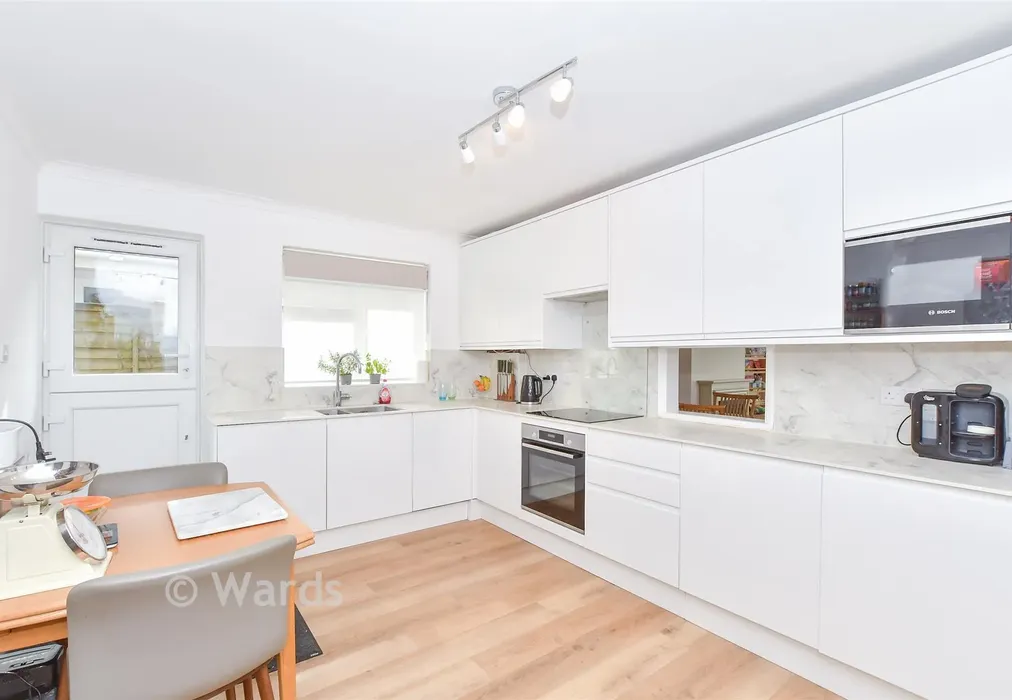 Kitchen - Leonard Road, Greatstone, Kent - Wards of Kent