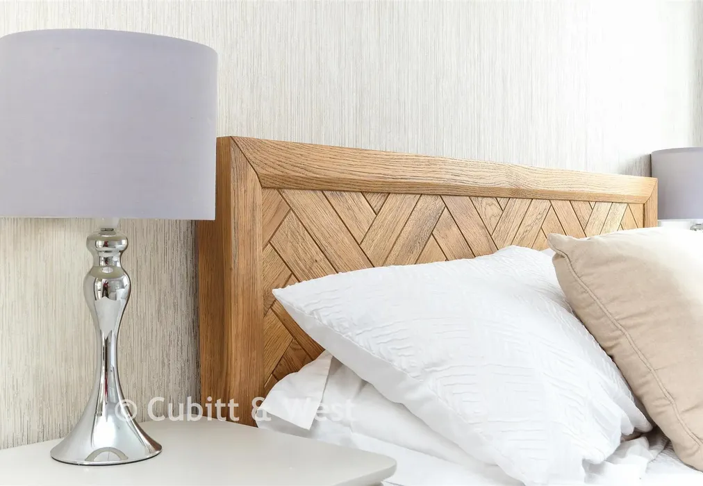 Internal Lifestyle Photograph - Ridgeway Road, Redhill, Surrey - Wards of Kent