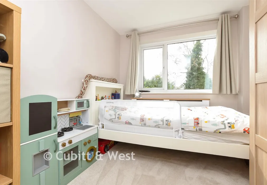 Bedroom 2 - Ridgeway Road, Redhill, Surrey - Wards of Kent