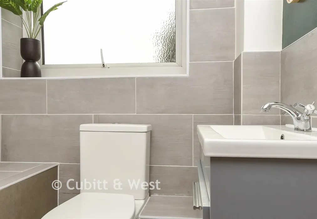 Internal Lifestyle Photograph - Ridgeway Road, Redhill, Surrey - Wards of Kent