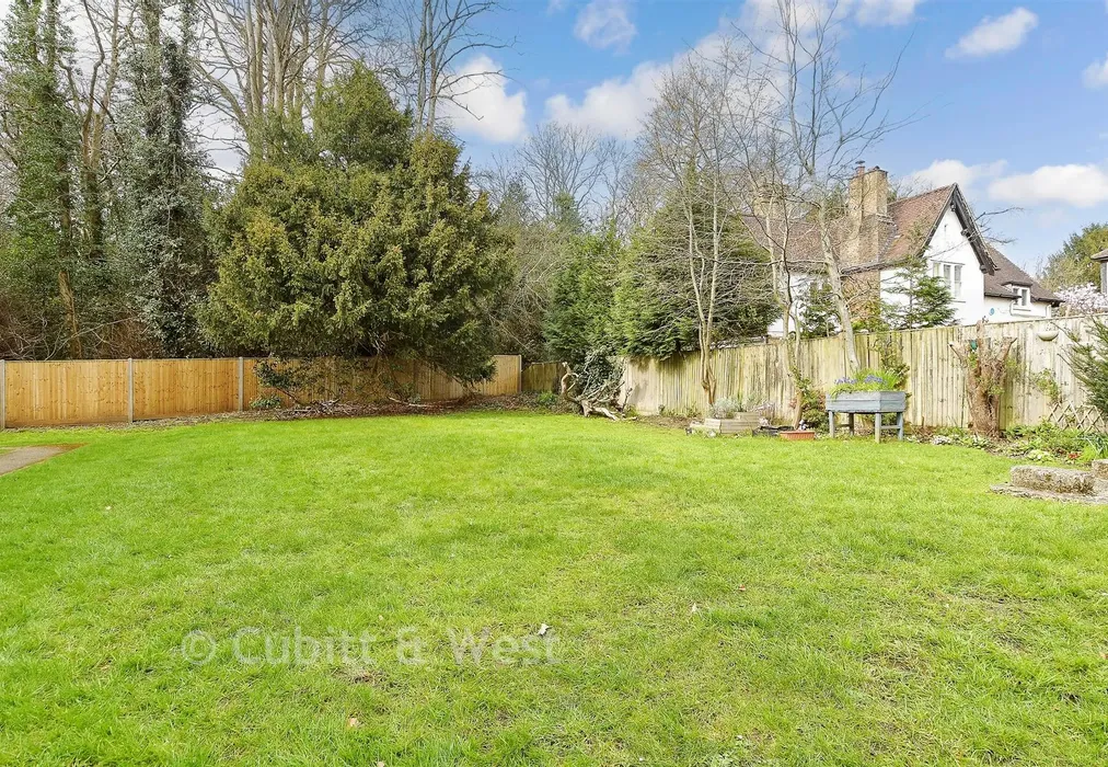 Communal Gardens - Ridgeway Road, Redhill, Surrey - Wards of Kent