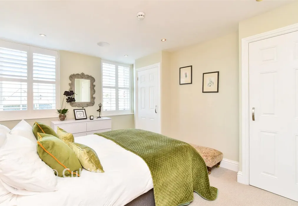 Bedroom 1 - High Street, Arundel, West Sussex - Wards of Kent