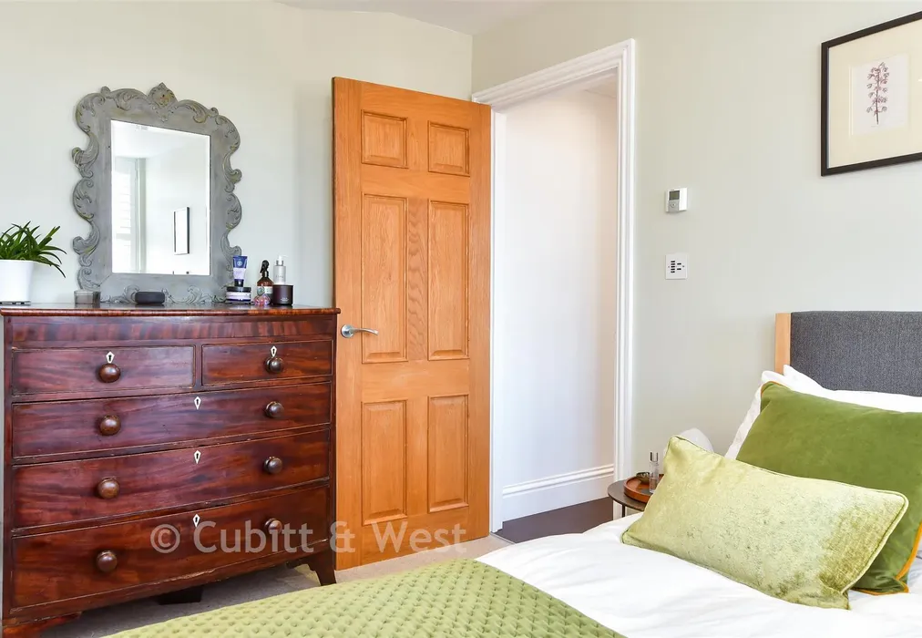 Internal Lifestyle Photograph - High Street, Arundel, West Sussex - Wards of Kent