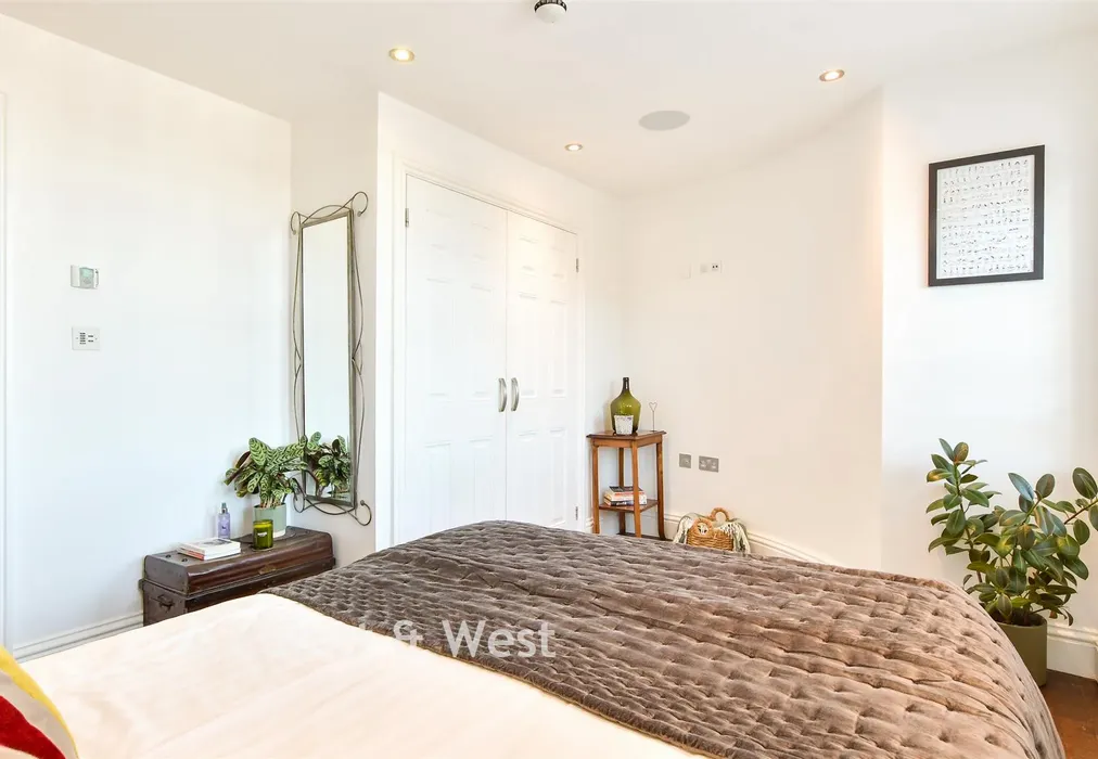 Bedroom 2 - High Street, Arundel, West Sussex - Wards of Kent