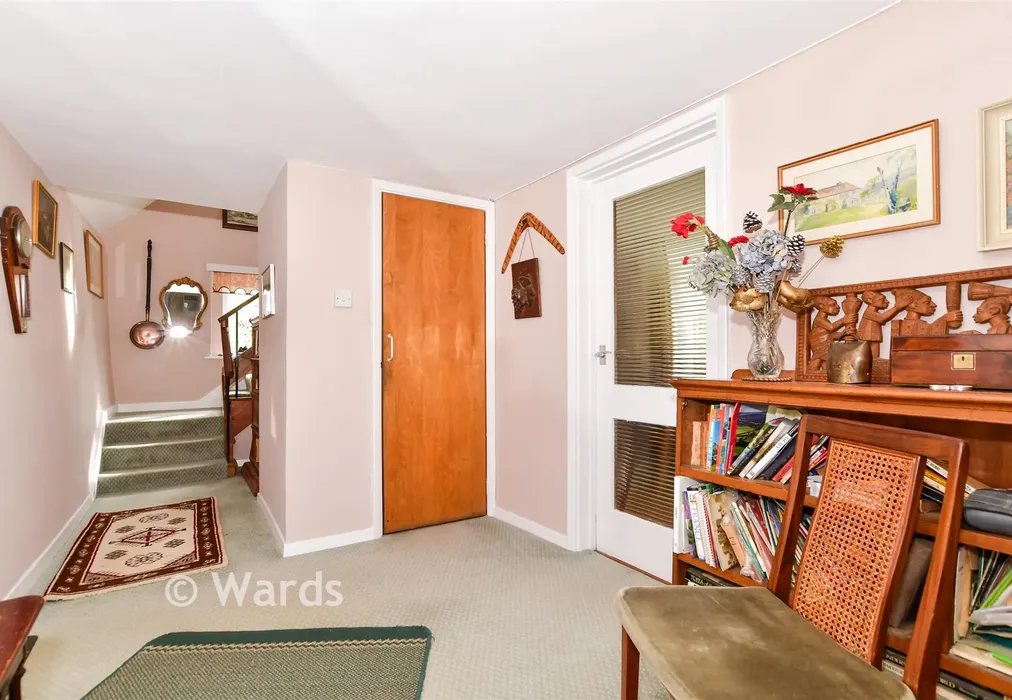 Entrance Hall - Seven Mile Lane, Mereworth, Maidstone, Kent - Wards of Kent