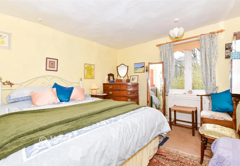 Bedroom 2 - Seven Mile Lane, Mereworth, Maidstone, Kent - Wards of Kent