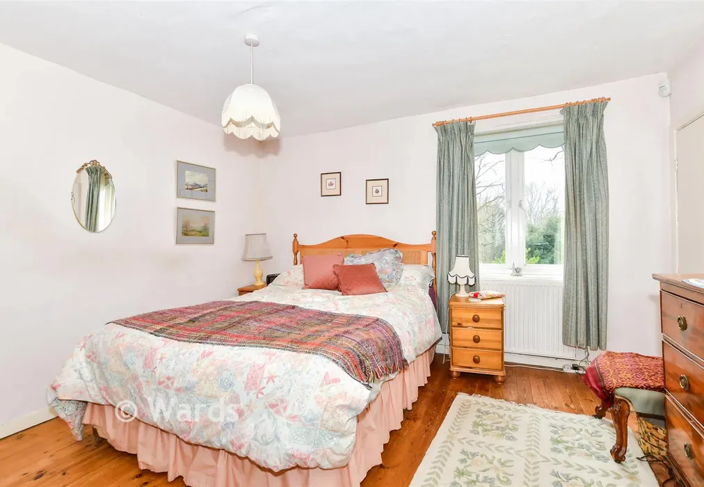 Bedroom 1 - Seven Mile Lane, Mereworth, Maidstone, Kent - Wards of Kent
