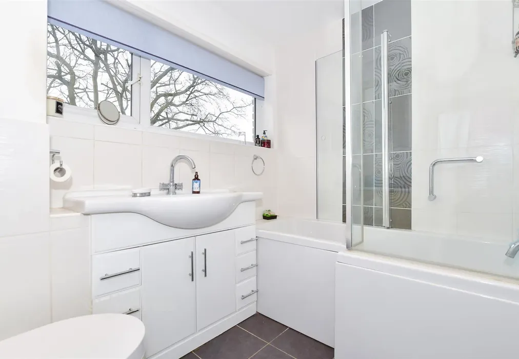 Bathroom - Seven Mile Lane, Mereworth, Maidstone, Kent - Wards of Kent