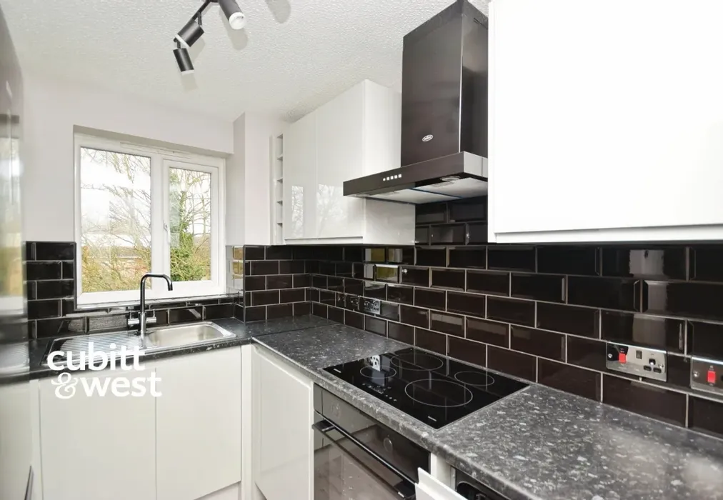 f0b6599a-DSC_5648 - Chipstead Close Sutton SM2 - Wards of Kent