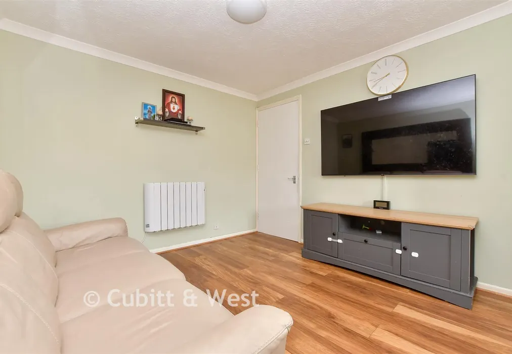 Lounge - Autumn Drive, Belmont Heights, Sutton, Surrey - Wards of Kent