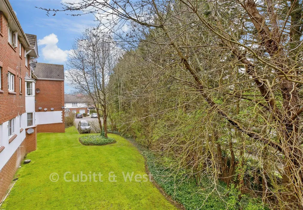Communal Gardens - Autumn Drive, Belmont Heights, Sutton, Surrey - Wards of Kent
