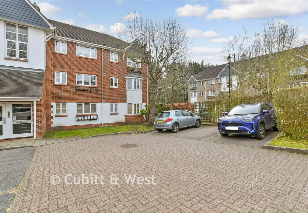Driveway/Parking - Autumn Drive, Belmont Heights, Sutton, Surrey - Wards of Kent