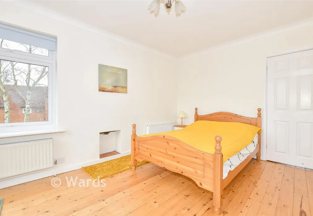 Bedroom 1 - Wheelers Lane, Linton, Maidstone, Kent - Wards of Kent