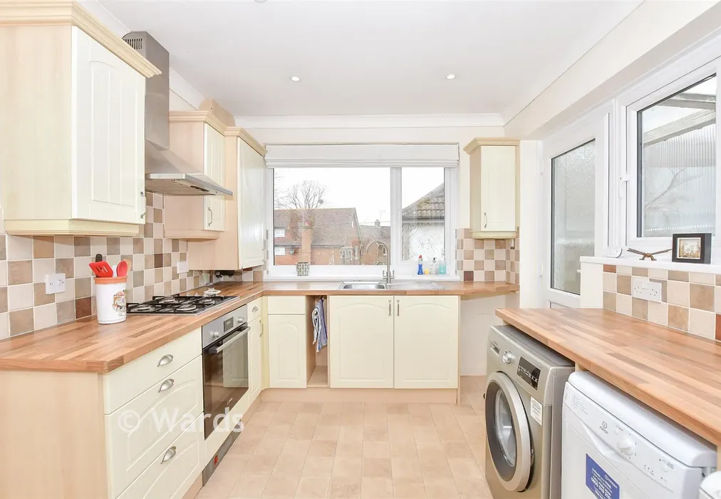 Kitchen - Wheelers Lane, Linton, Maidstone, Kent - Wards of Kent