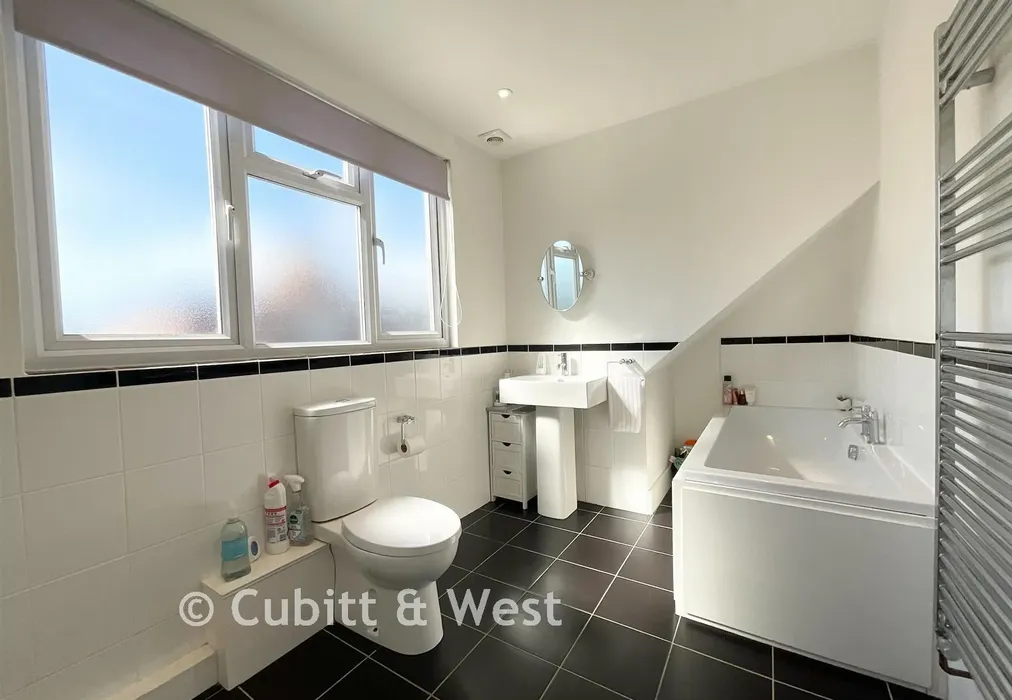 Bathroom - Rose Walk, Goring-By-Sea, Worthing, West Sussex - Wards of Kent