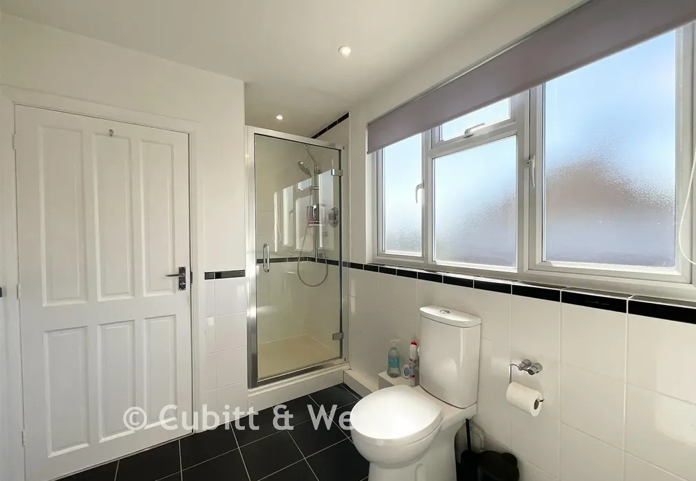 Bathroom - Rose Walk, Goring-By-Sea, Worthing, West Sussex - Wards of Kent