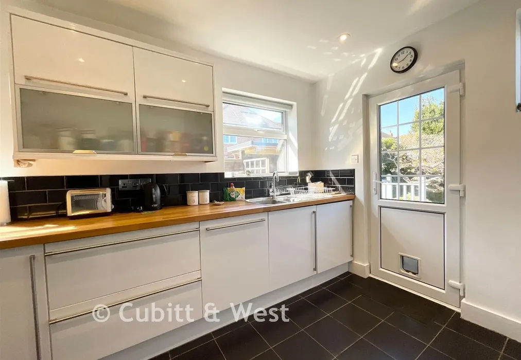 Kitchen - Rose Walk, Goring-By-Sea, Worthing, West Sussex - Wards of Kent