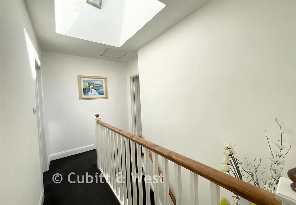 Landing - Rose Walk, Goring-By-Sea, Worthing, West Sussex - Wards of Kent
