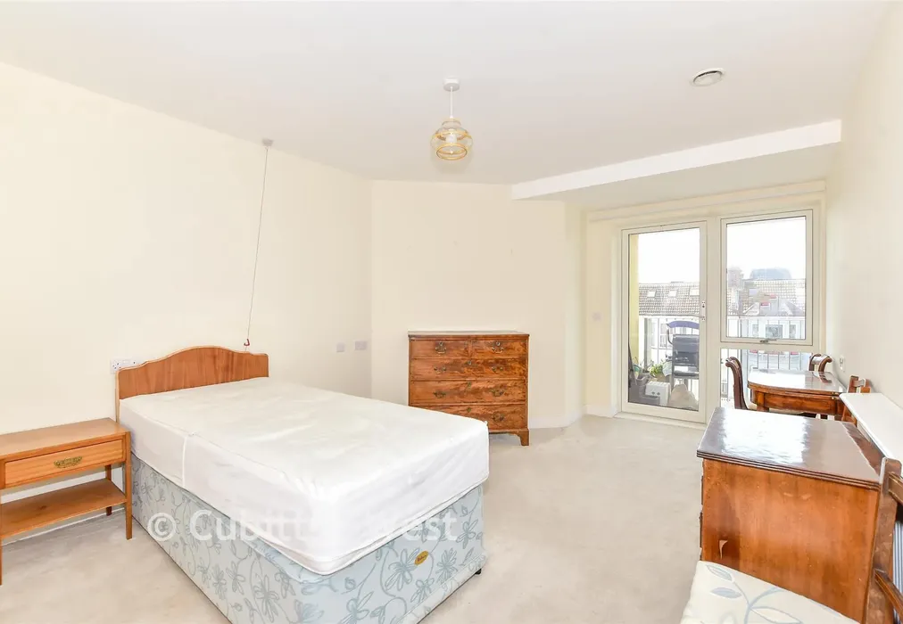 Bedroom 1 - South Parade, Southsea, Hampshire - Wards of Kent