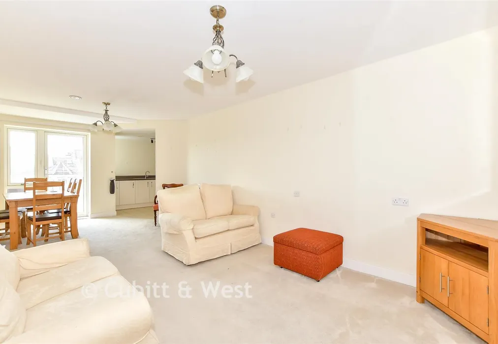 Lounge/Diner - South Parade, Southsea, Hampshire - Wards of Kent