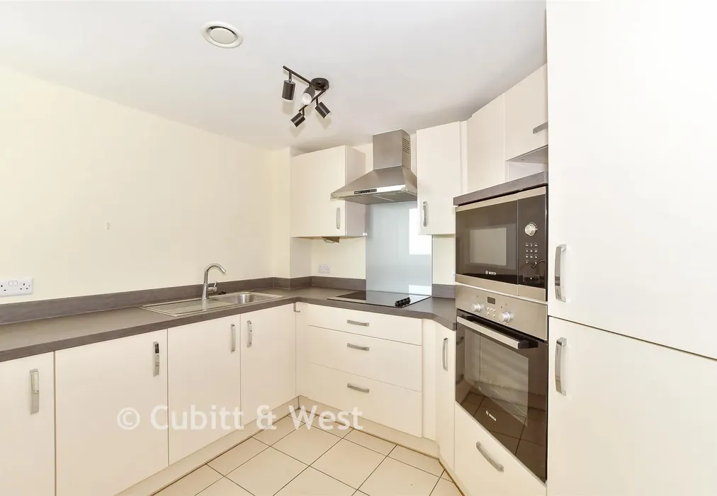 Kitchen - South Parade, Southsea, Hampshire - Wards of Kent