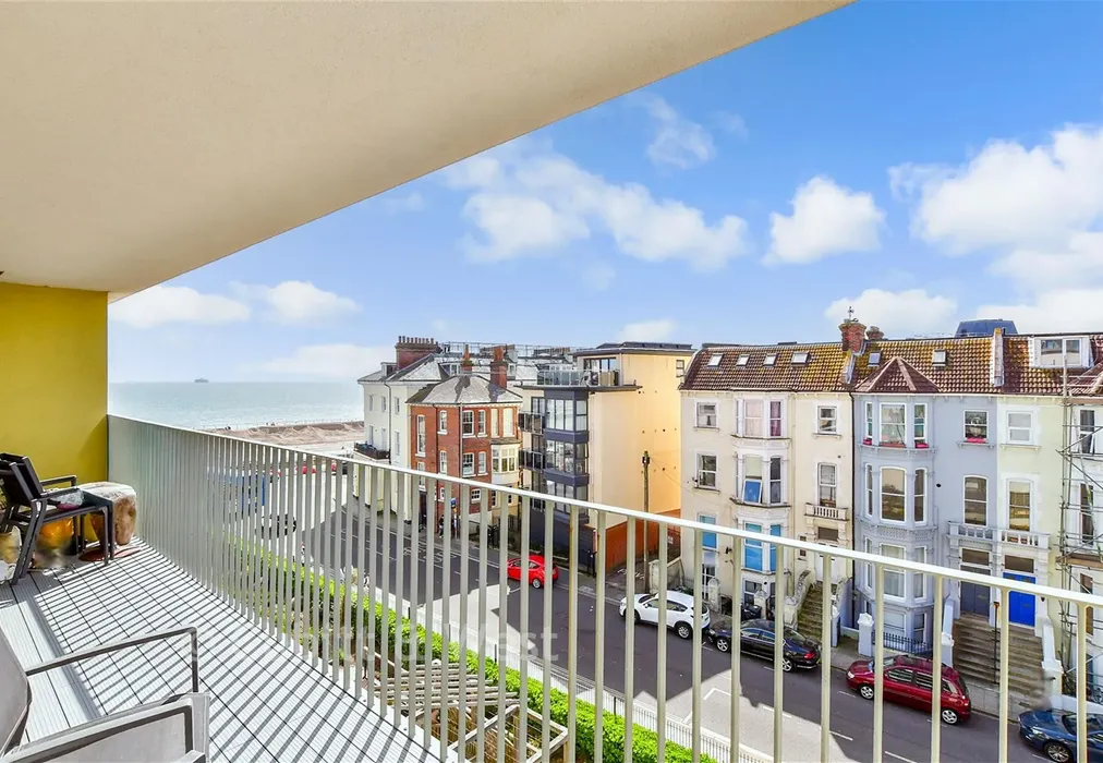 Balcony / Terrace - South Parade, Southsea, Hampshire - Wards of Kent
