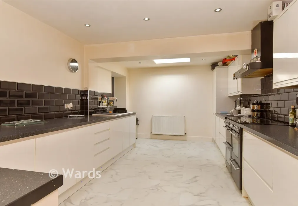 Kitchen 1 - London Road, West Kingsdown, Kent - Wards of Kent
