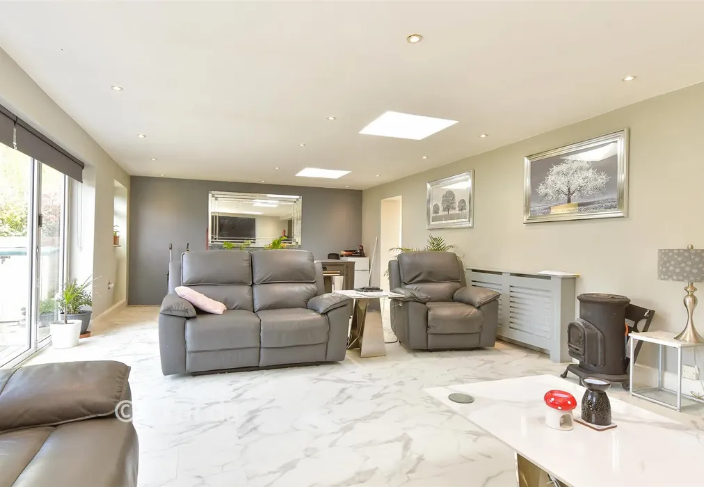Lounge - London Road, West Kingsdown, Kent - Wards of Kent