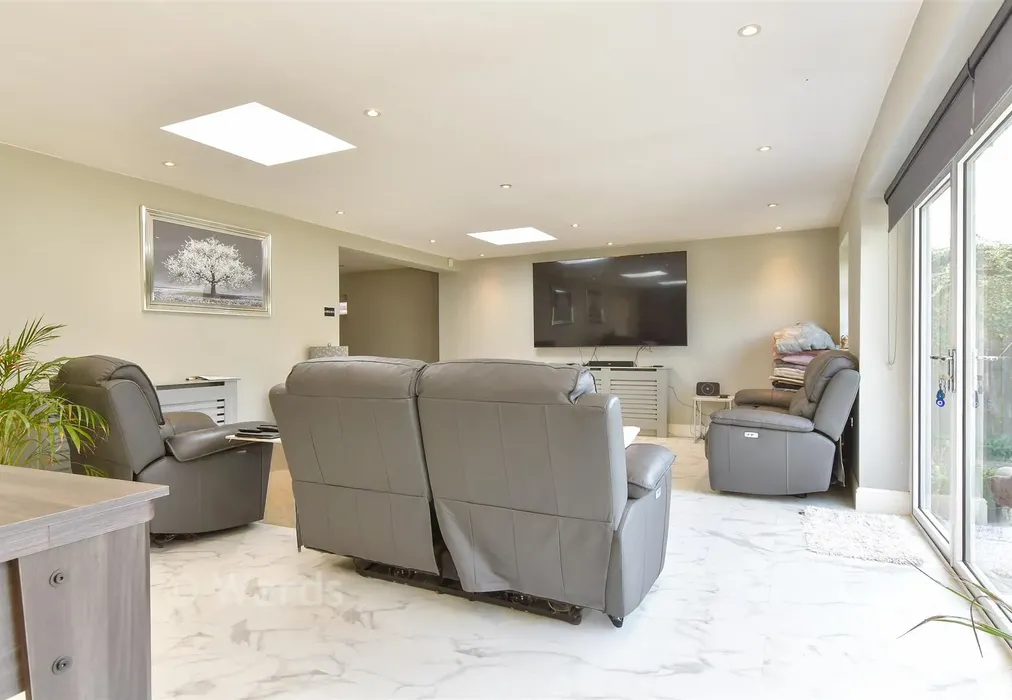 Lounge - London Road, West Kingsdown, Kent - Wards of Kent