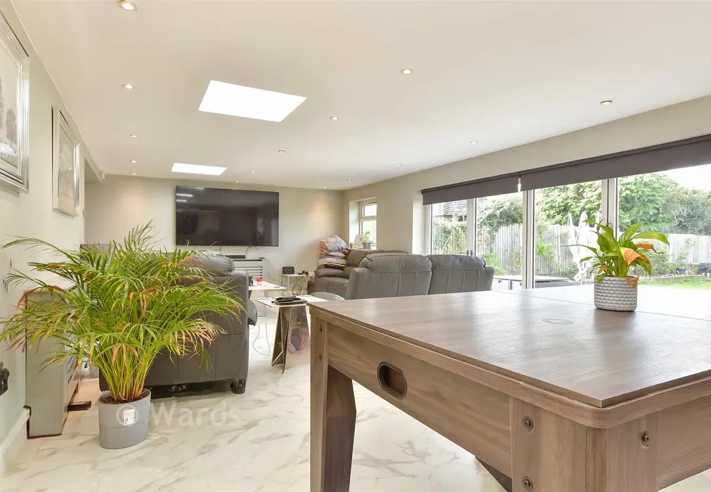 Lounge - London Road, West Kingsdown, Kent - Wards of Kent