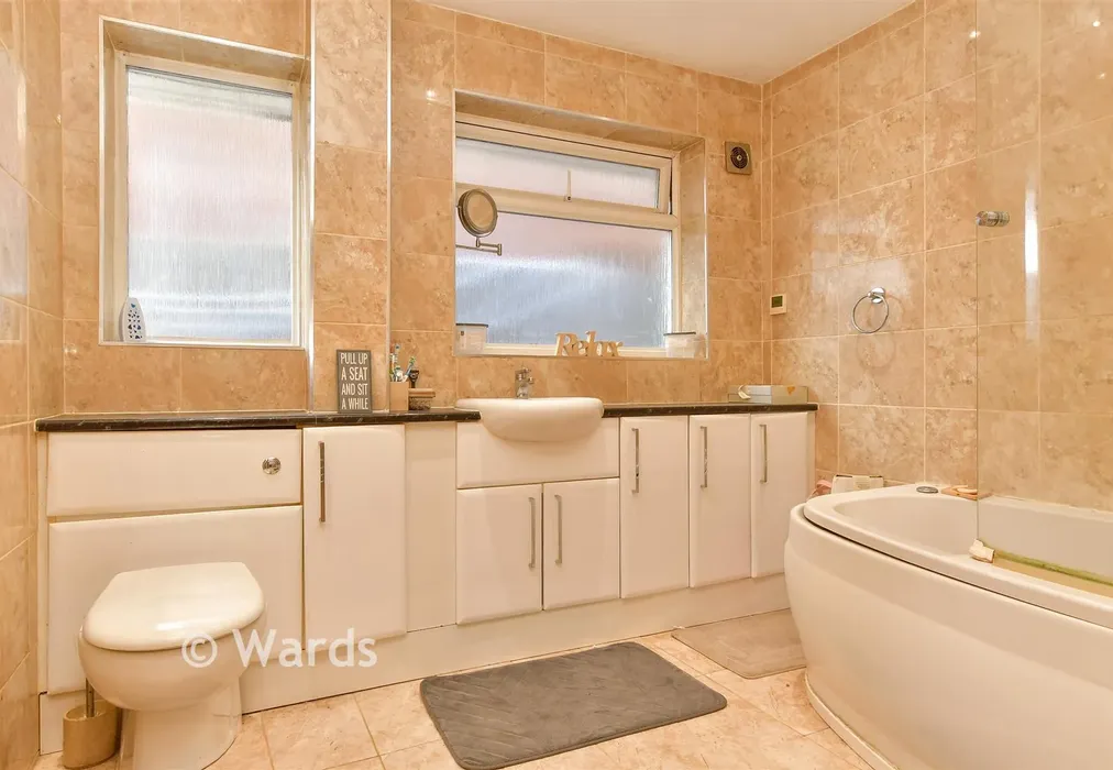 Bathroom - London Road, West Kingsdown, Kent - Wards of Kent
