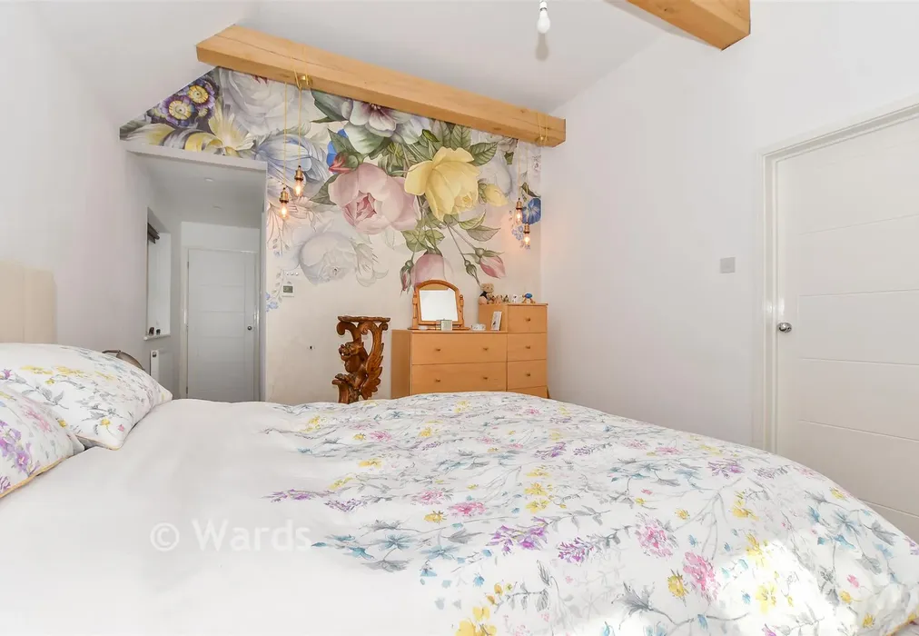 Bedroom 1 - Heather Bank, Paddock Wood, Tonbridge, Kent - Wards of Kent