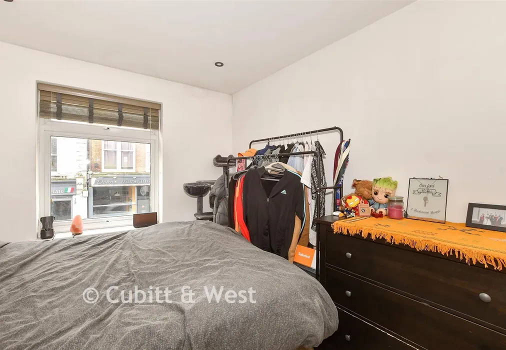 Bedroom - The Broadway, Crowborough, East Sussex - Wards of Kent