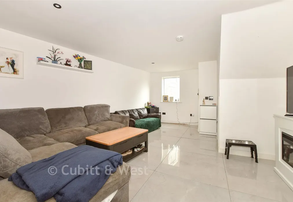 Lounge - The Broadway, Crowborough, East Sussex - Wards of Kent