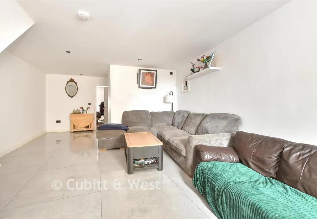 Lounge - The Broadway, Crowborough, East Sussex - Wards of Kent