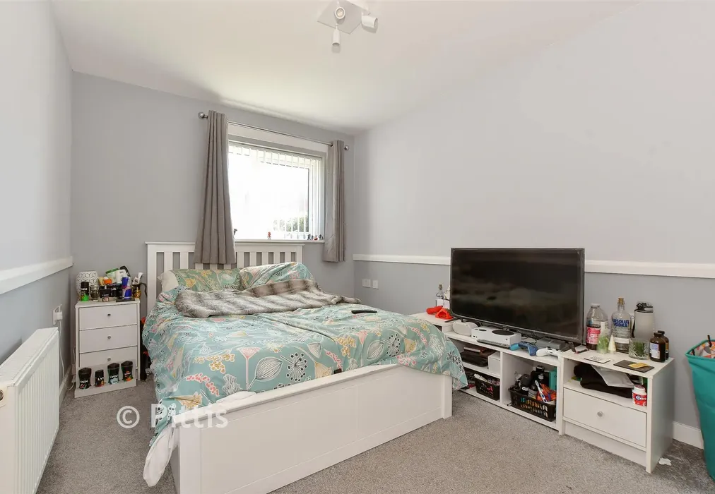 Bedroom 2 - Godric Road, Newport, Isle of Wight - Wards of Kent