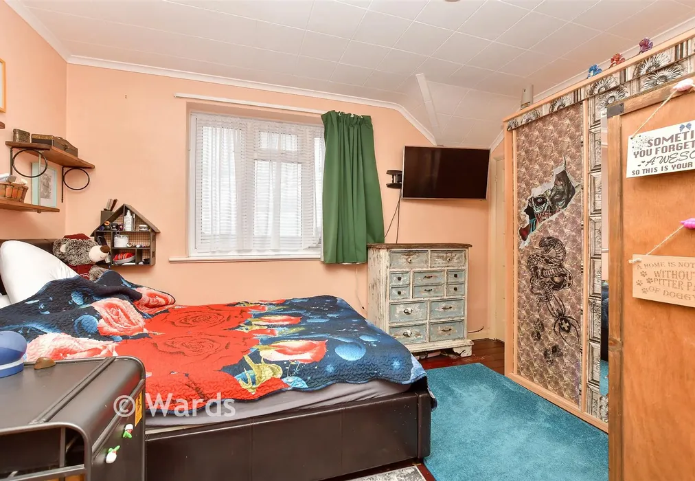 Bedroom 1 - Longley Road, Rochester, Kent - Wards of Kent