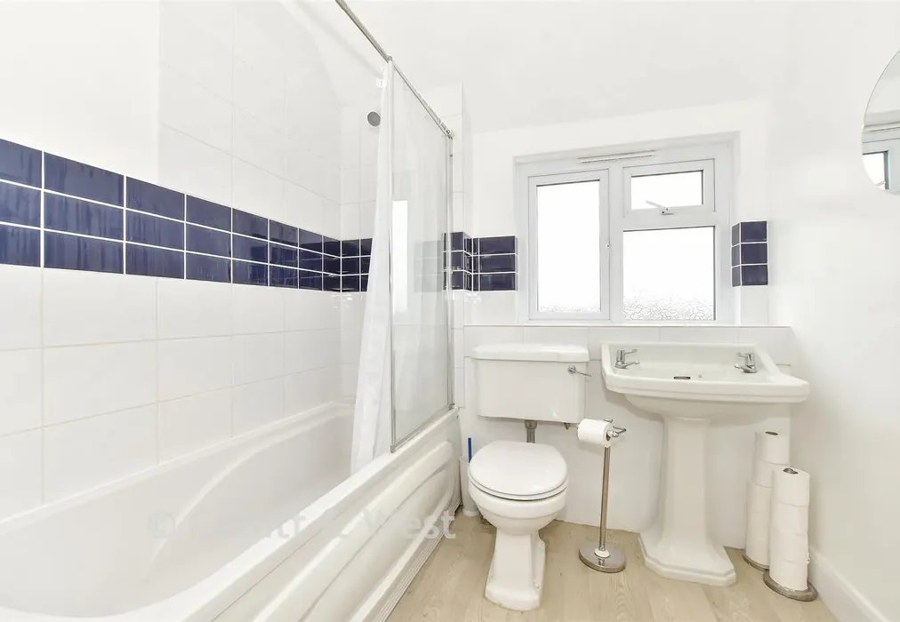 Bathroom - Victoria Drive, Bognor Regis, West Sussex - Wards of Kent