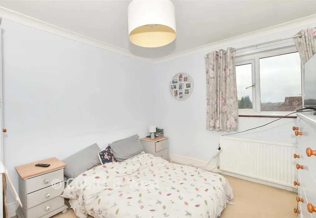 Bedroom 1 - Crowborough Hill, Crowborough, East Sussex - Wards of Kent