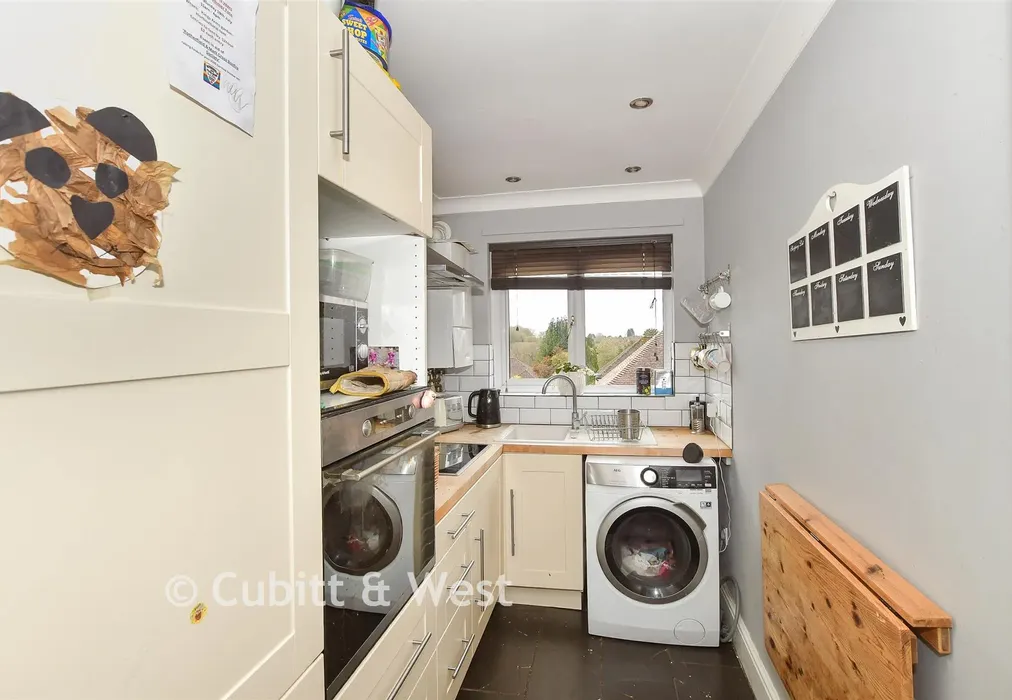 Kitchen - Crowborough Hill, Crowborough, East Sussex - Wards of Kent