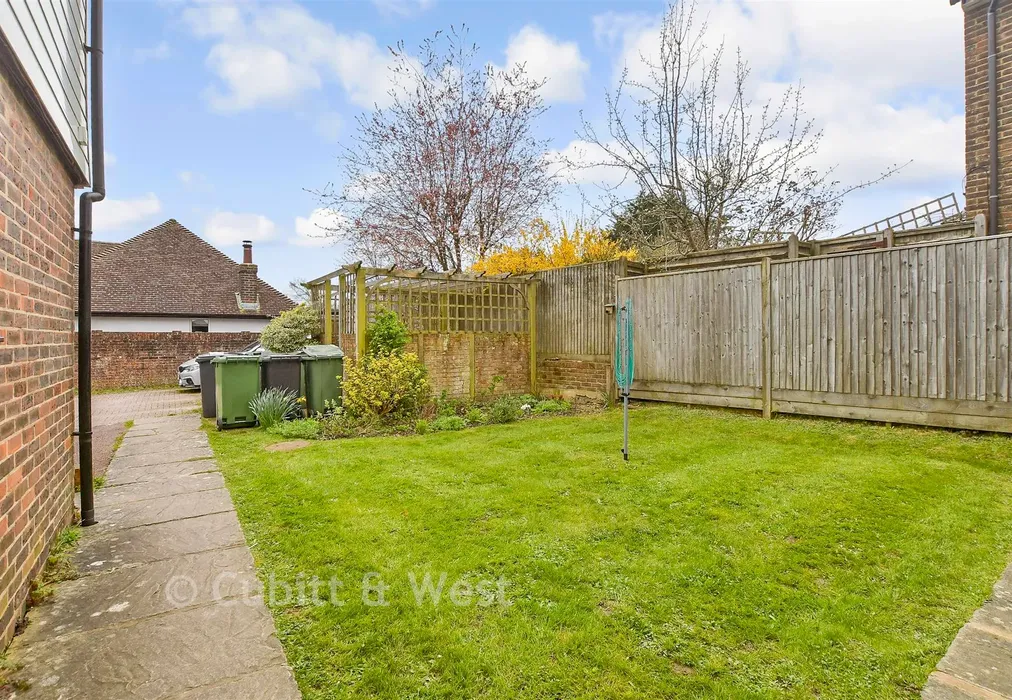 Communal Gardens - Crowborough Hill, Crowborough, East Sussex - Wards of Kent