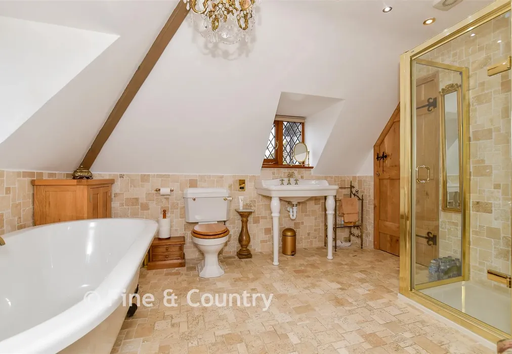En-Suite Bathroom - Mystole Lane, Mystole, Canterbury, Kent - Wards of Kent