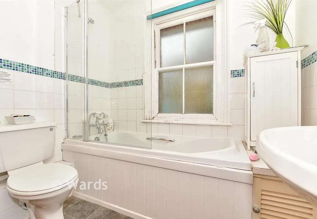 Bathroom - Wadhurst, East Sussex - Wards of Kent