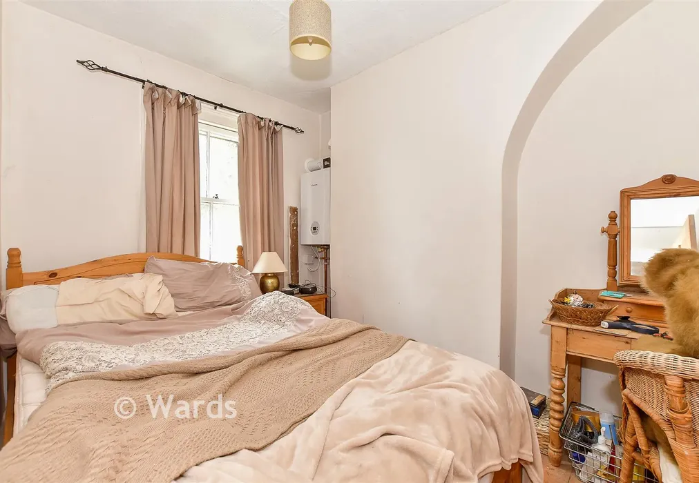 Bedroom 2 - Wadhurst, East Sussex - Wards of Kent