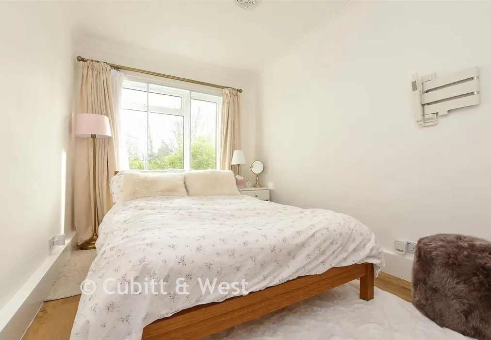 Bedroom 1 - Doods Road, Reigate, Surrey - Wards of Kent