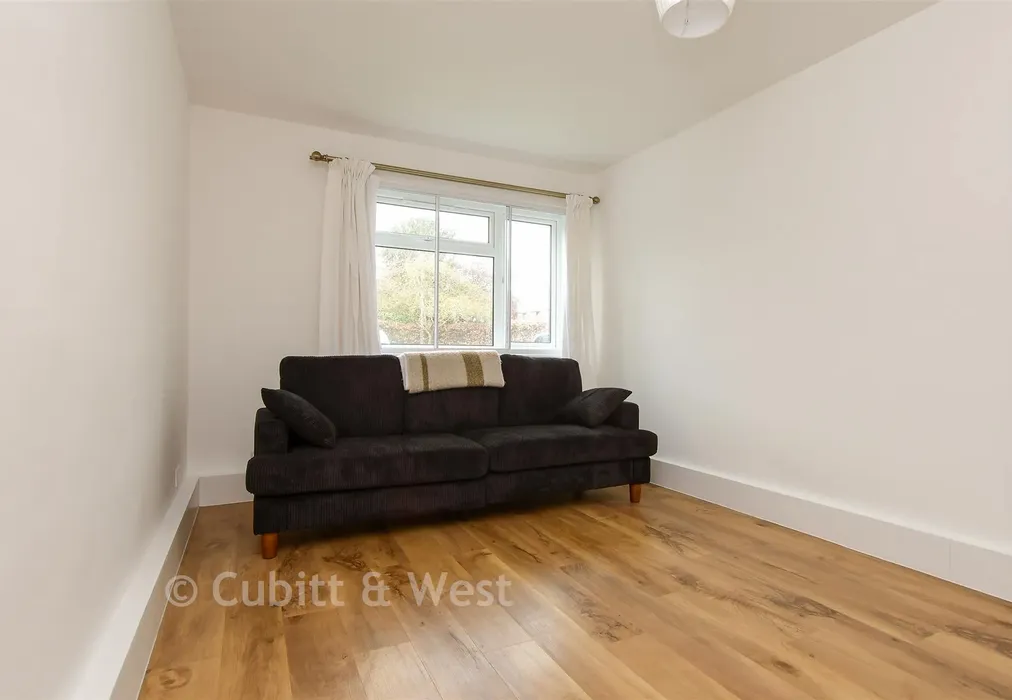 Bedroom 2 - Doods Road, Reigate, Surrey - Wards of Kent